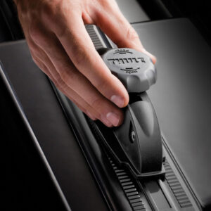 กล่องสัมภาระบนหลังคา Thule Motion RoofBox XT M กล่องใส่ของบนหลังคารถ ติดตั้งกับ แร็คหลังคา - Image 13