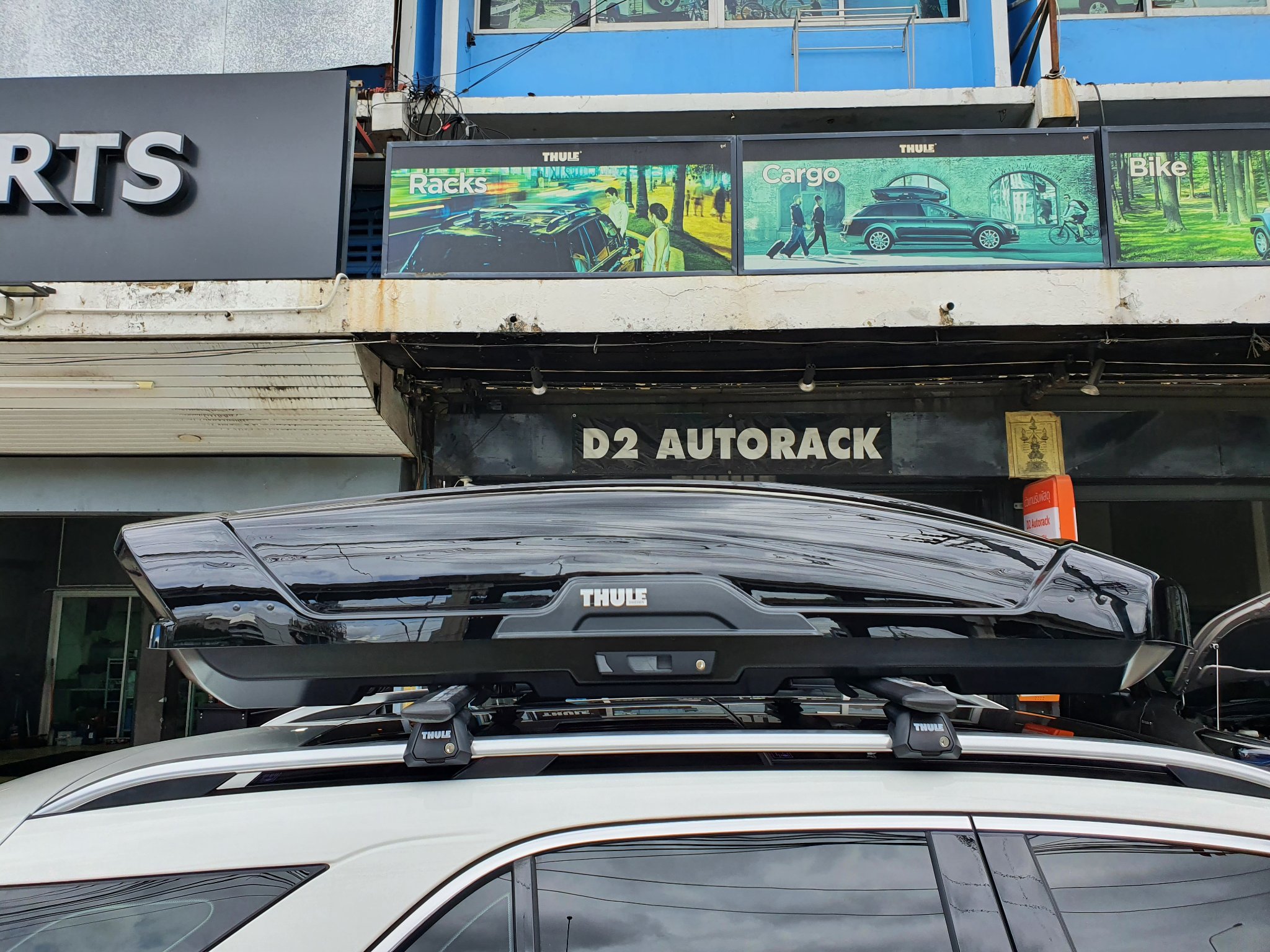 Benz GLE 300d ติดตั้ง กล่องหลังคารถ THULE Roofbox รุ่น Motion XT Size XL