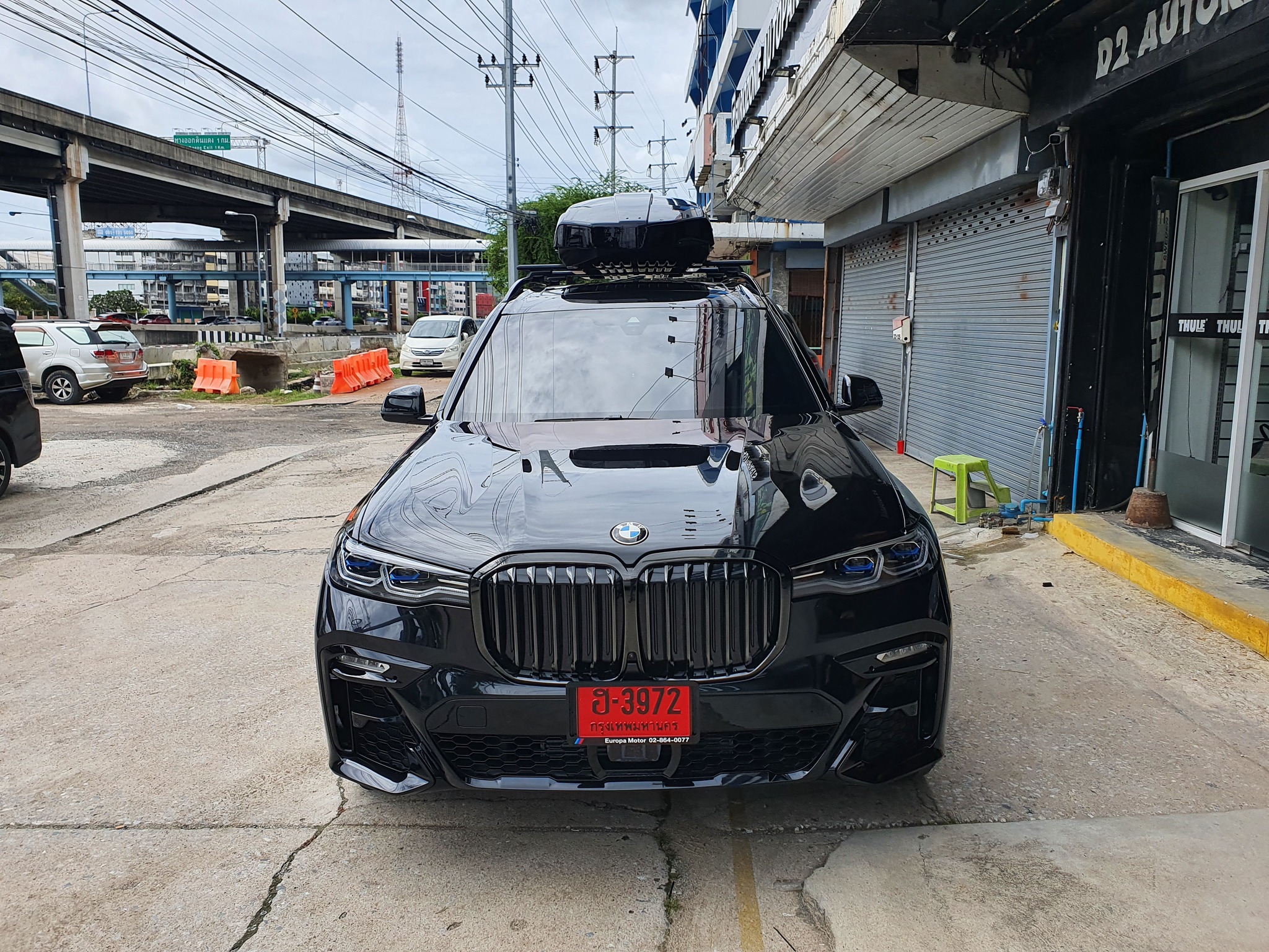BMW X7 ติดตั้ง กล่องสัมภาระบนหลังคา THULE Roofbox รุ่น Motion XT Size XL