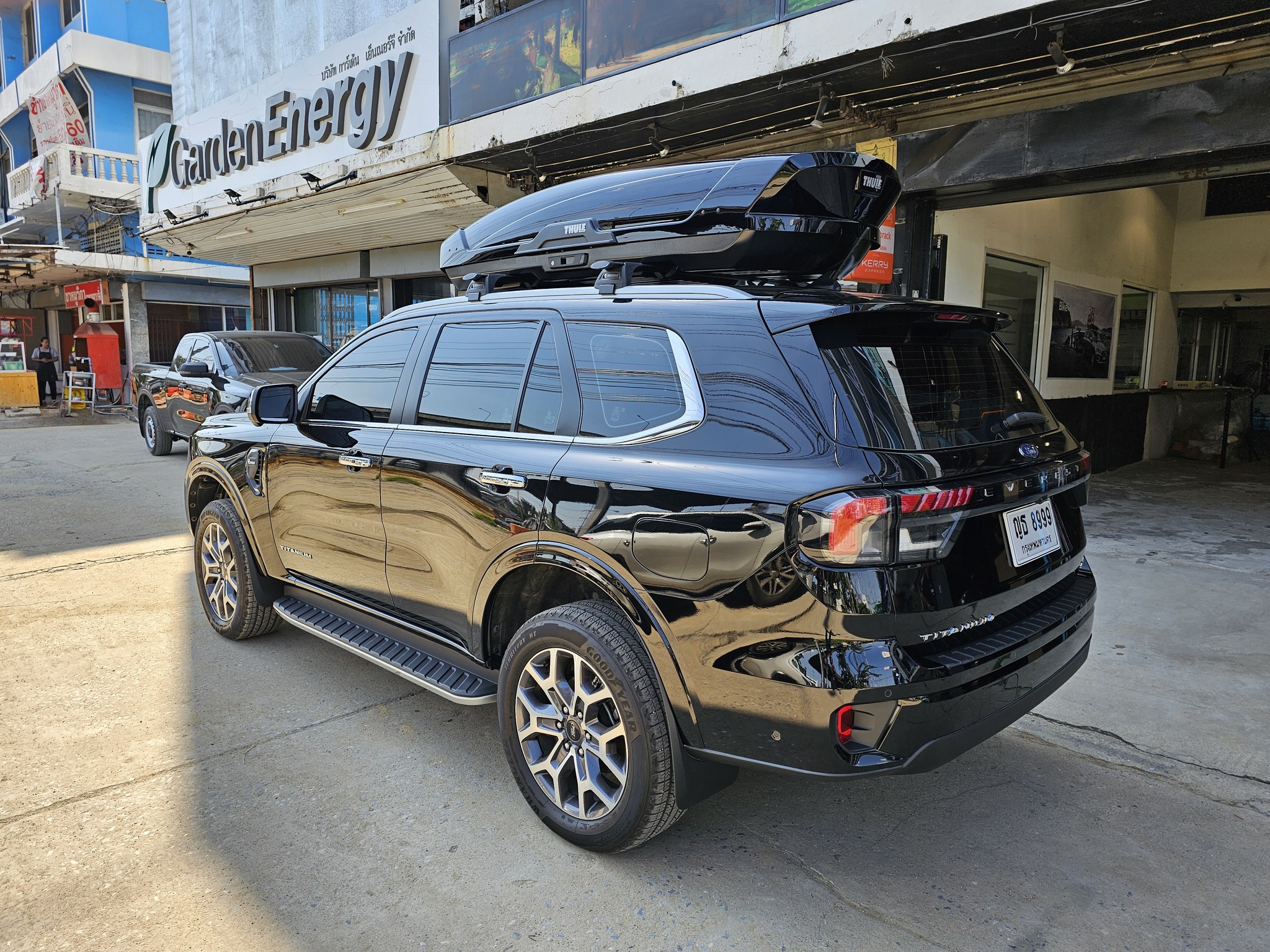 Ford Everest Next Gen ติดตั้ง roofbox THULE รุ่น Motion XT Size XL