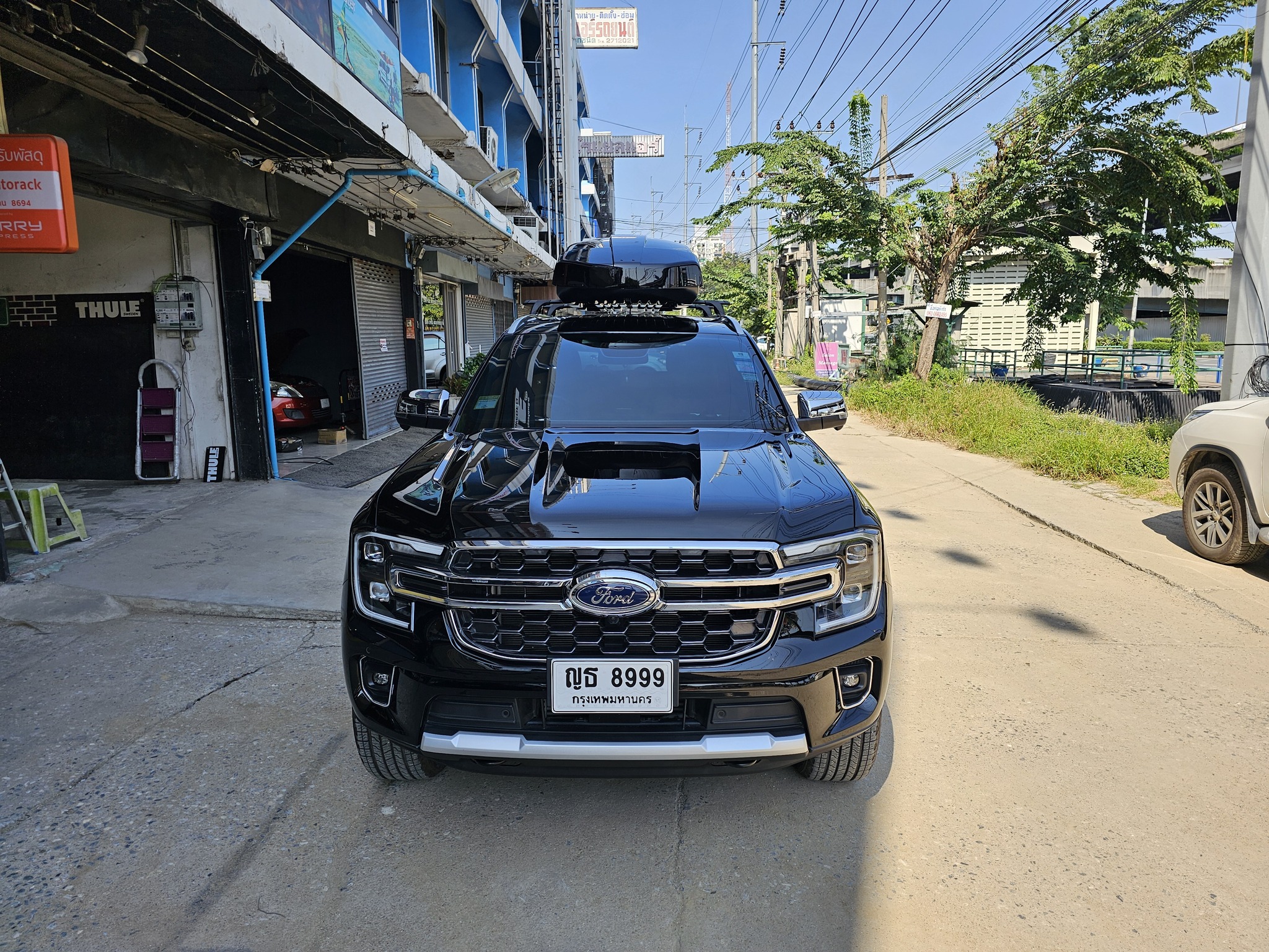Ford Everest Next Gen ติดตั้ง กล่องสัมภาระบนหลังคา THULE Roofbox รุ่น Motion XT Size XL