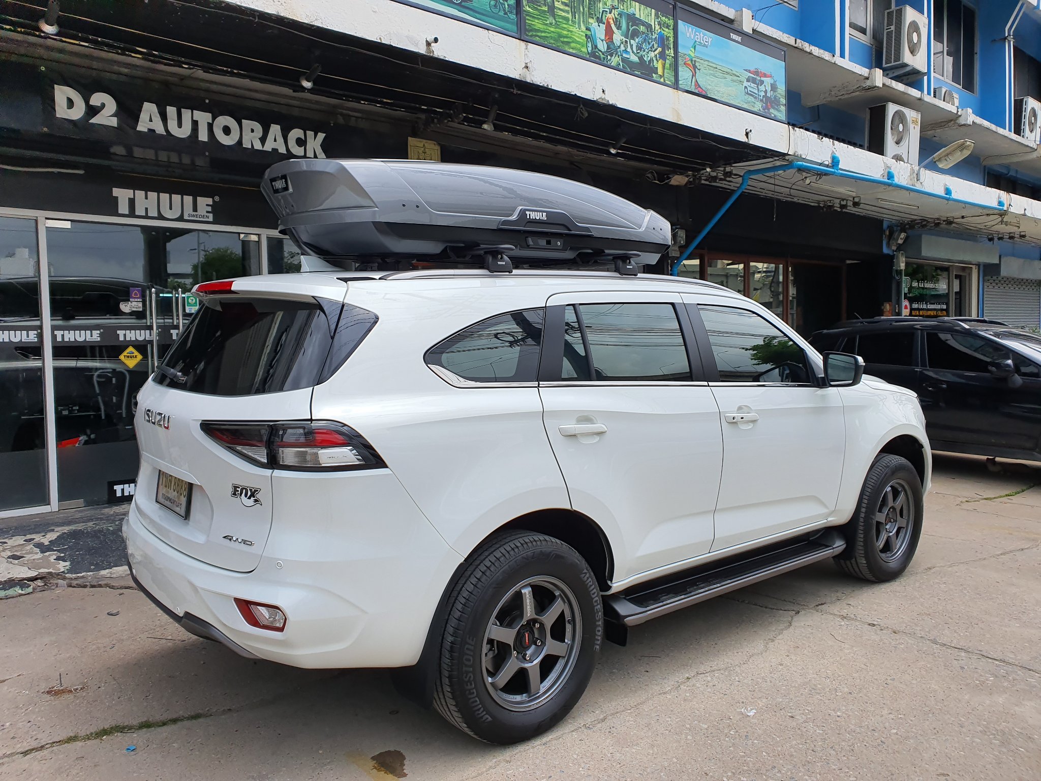 Isuzu Mu-X ติดตั้ง roofbox THULE รุ่น Motion XT Size XL