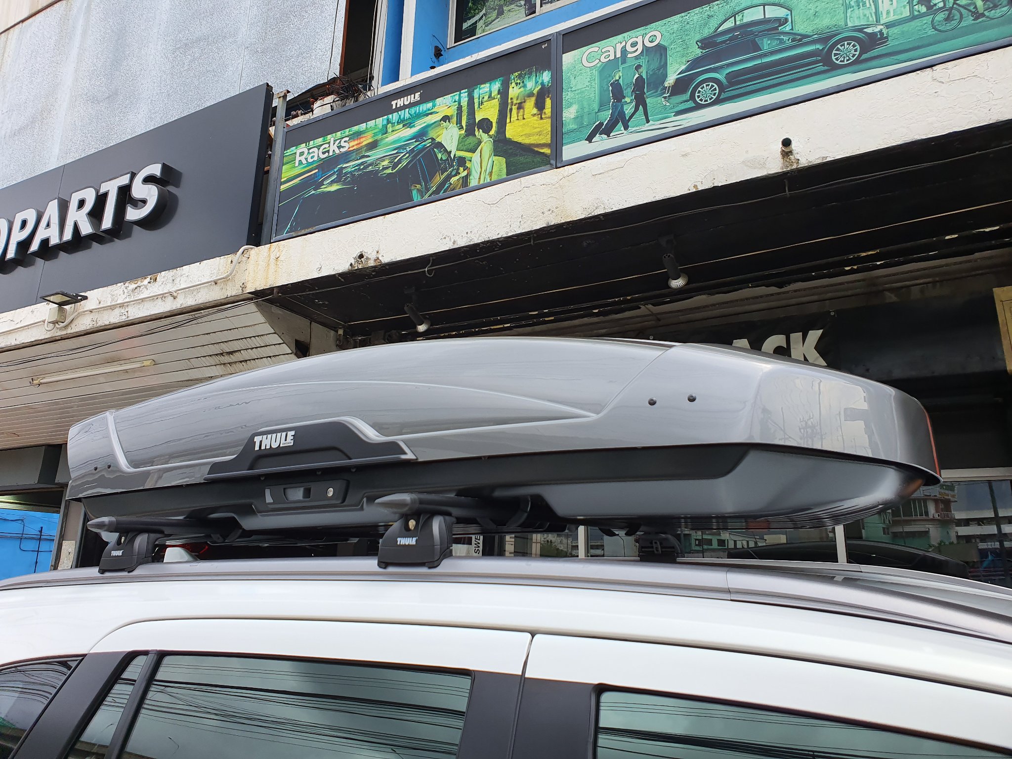 Isuzu Mu-X ติดตั้ง กล่องสัมภาระบนหลังคา THULE Roofbox รุ่น Motion XT Size XL