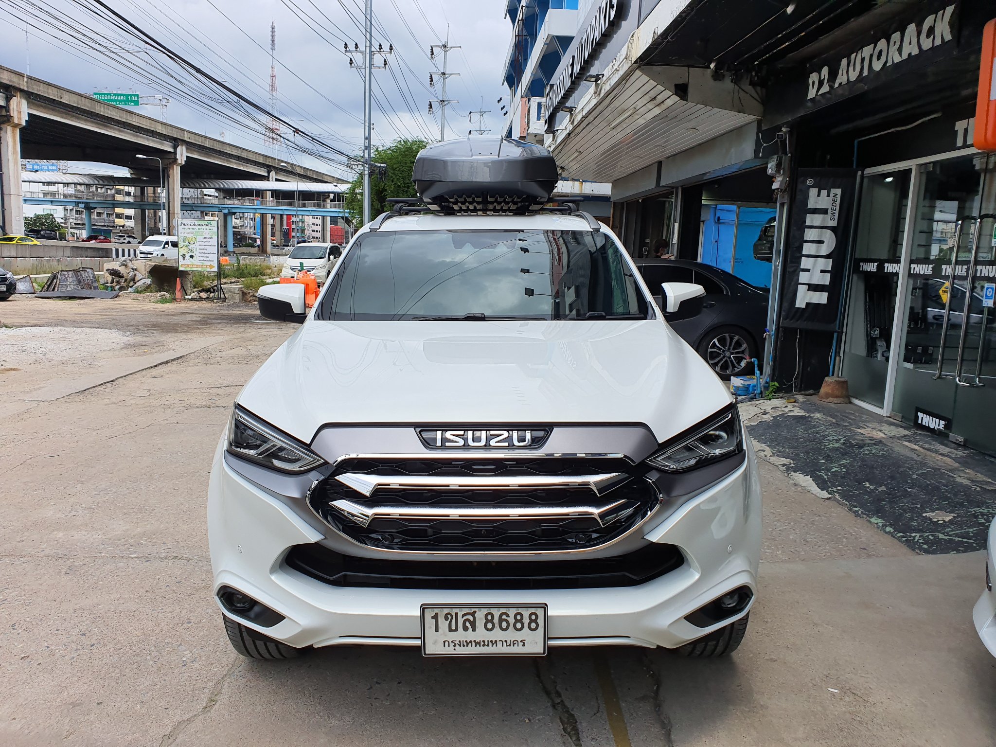 Isuzu Mu-X ติดตั้ง ที่วางของบนหลังคารถ THULE Roofbox รุ่น Motion XT Size XL