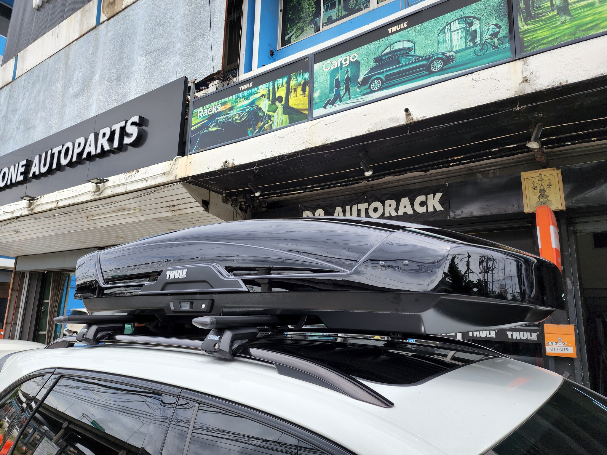 Porsche Cayenne ติดตั้ง ที่ใส่ของบนหลังคารถ THULE Roofbox รุ่น Motion XT Size XL
