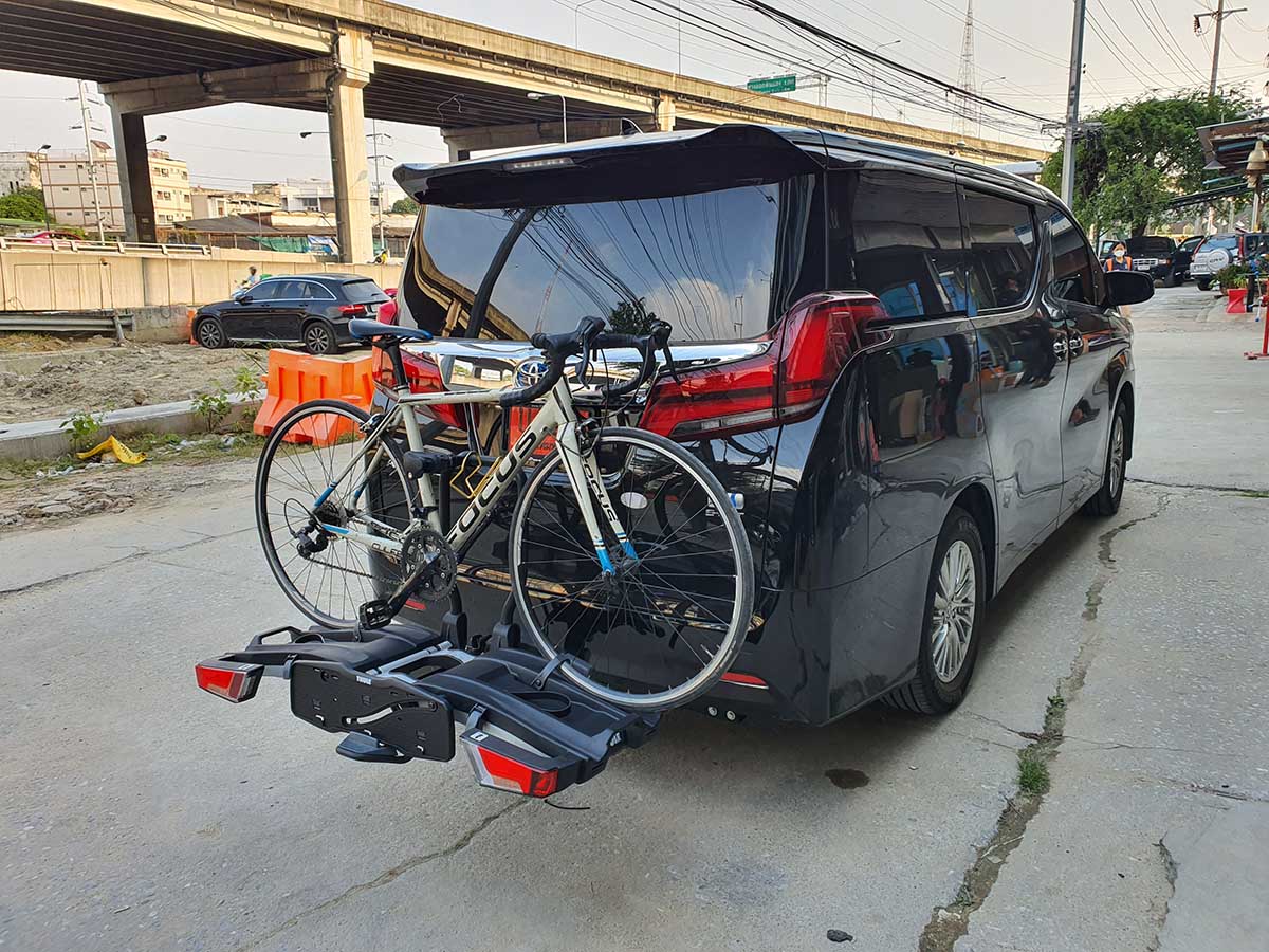 Toyota Alphard ติดตั้ง rackจักรยานท้ายรถ thule bikerack รุ่น Easyfold 933