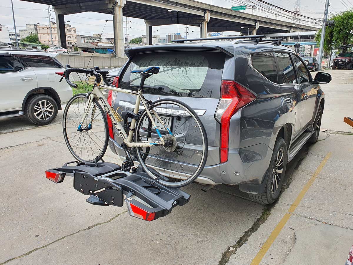 Mitsubishi Pajero ติดตั้ง rackจักรยานท้ายรถ thule bikerack รุ่น Easyfold 933