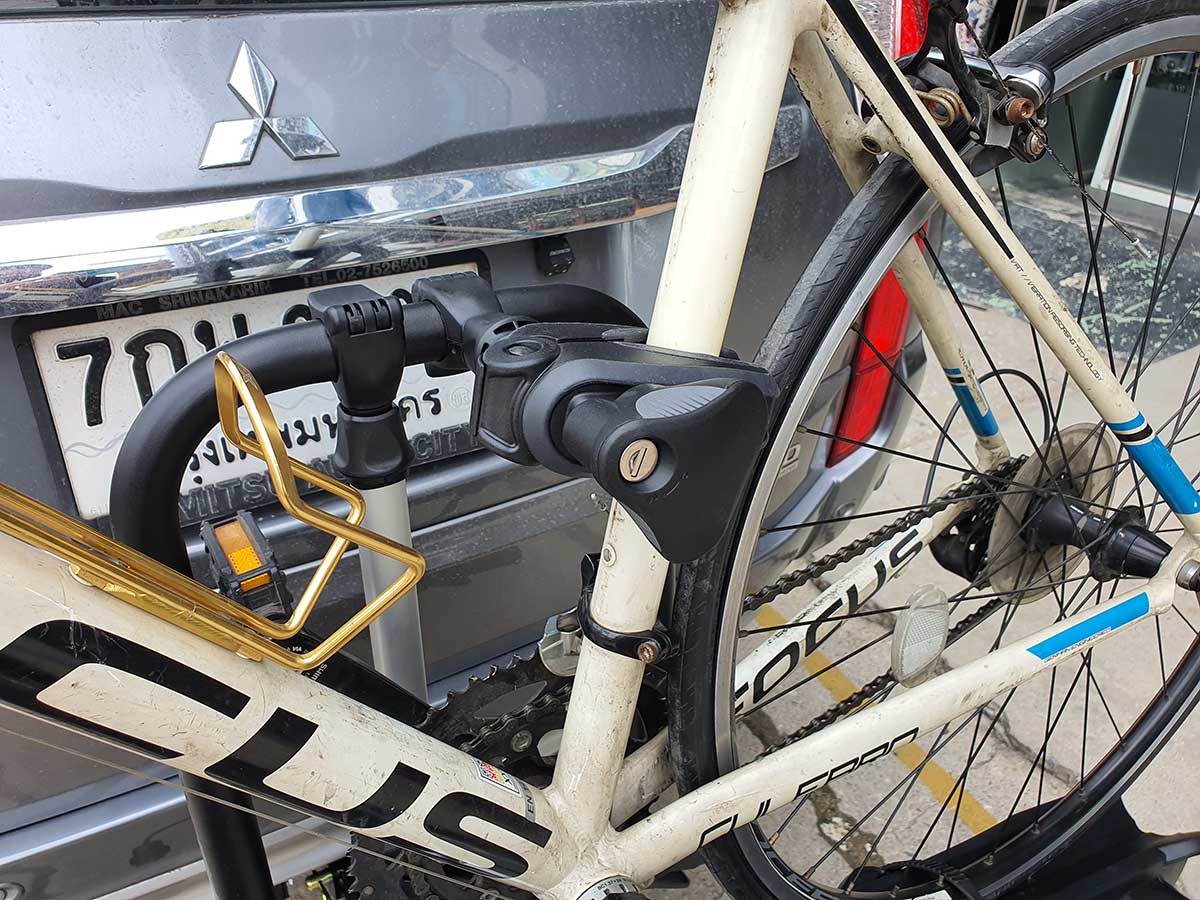 Mitsubishi Pajero ติดตั้ง แร็ควางจักรยานท้ายรถ thule bikerack รุ่น Easyfold 933