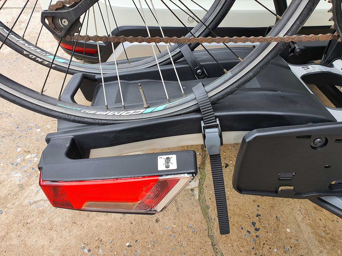 Nissan Terra ติดตั้ง แร็คจักรยานไม่ถอดล้อ thule bikerack รุ่น Easyfold 933