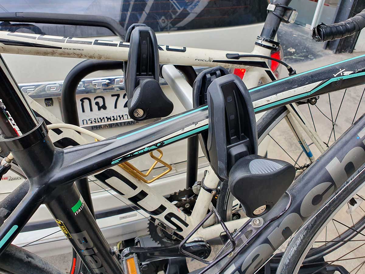 Toyota Fortuner 08-14 ติดตั้ง แร็คบรรทุกจักรยานท้ายรถ thule bikerack รุ่น Easyfold 934