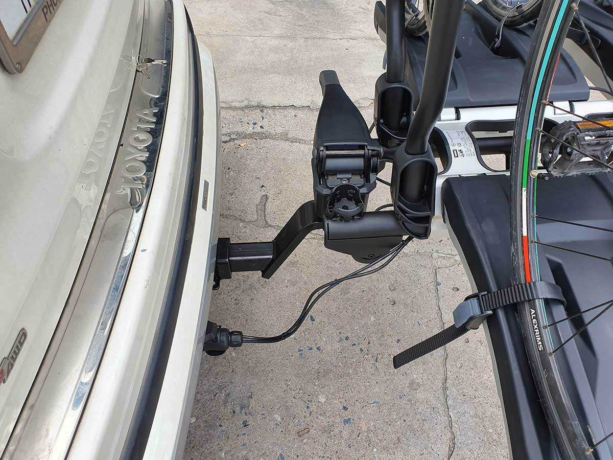 Toyota Fortuner 08-14 ติดตั้ง แร็คจักรยานไม่ถอดล้อ thule bikerack รุ่น Easyfold 934