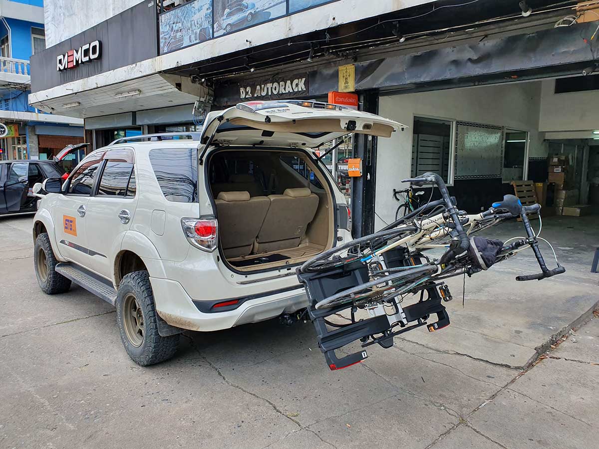 Toyota Fortuner 08-14 ติดตั้ง แร็คยึดจักรยานท้ายรถ thule bikerack รุ่น Easyfold 934