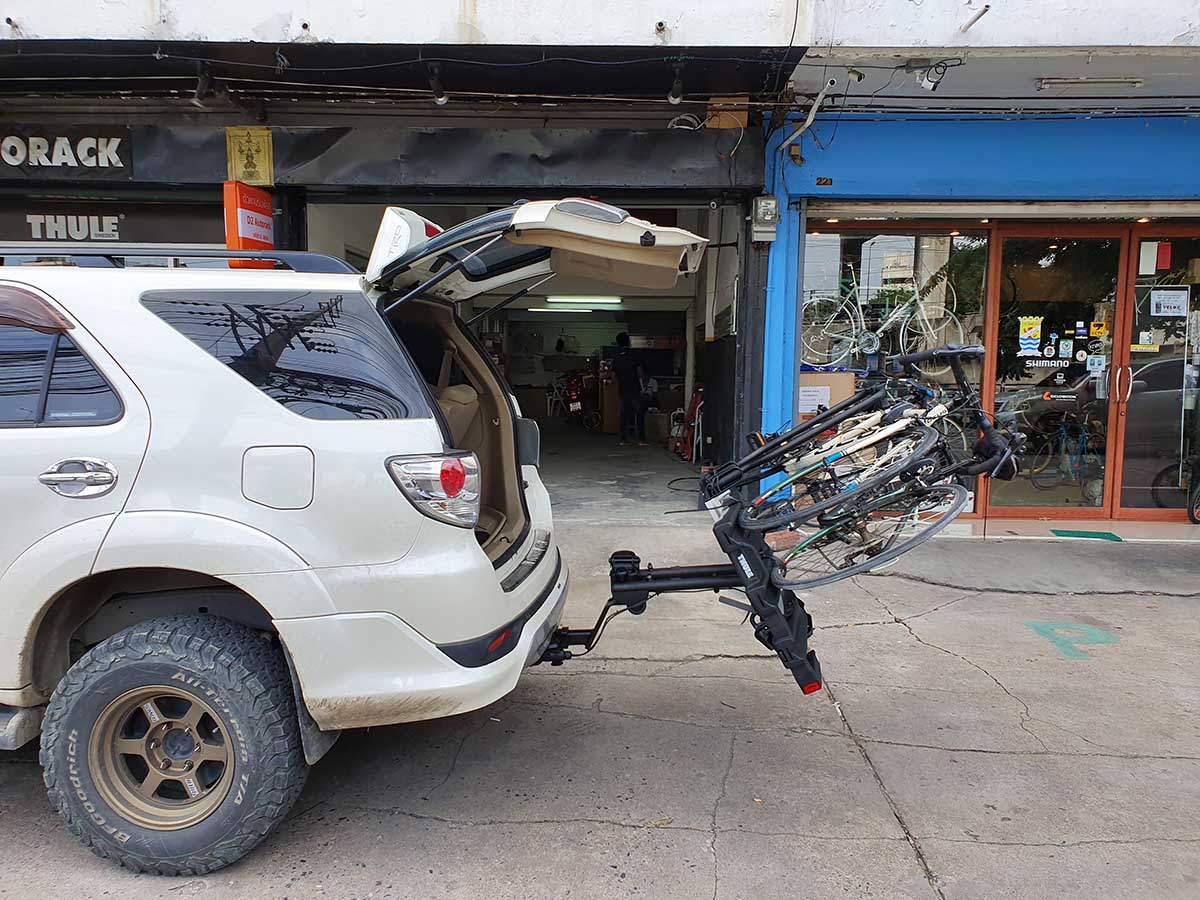 Toyota Fortuner 08-14 ติดตั้ง แร็ควางจักรยานท้ายรถ thule bikerack รุ่น Easyfold 934