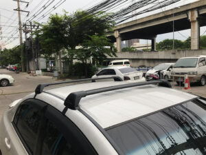 แร็คหลังคารถเก๋งมือสอง YAKIMA Normal Roof รุ่น Flush Bar NR01 ประกอบด้วย ชุดขาจับแร็ค YAKIMA + ชุดคานขวาง ครบชุด แร็คหลังคาTHULE  แร็คหลังคารถเก๋งราคา ยากิมา ร้านแร็คหลังคา