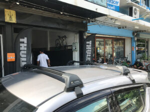 แร็คหลังคาnameka YAKIMA Normal Roof รุ่น Flush Bar NR01 ประกอบด้วย ชุดขาจับแร็ค YAKIMA + ชุดคานขวาง ครบชุด roofrackมือสอง แร็คหลังคาปาเจโร่มือสอง ยากิมา ทําแร็คหลังคาเอง