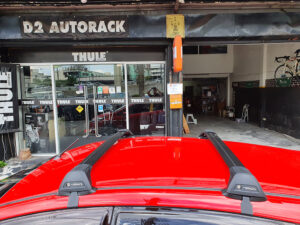 ถาดแร็คหลังคามือสอง YAKIMA Normal Roof รุ่น Flush Bar NR01 ประกอบด้วย ชุดขาจับแร็ค YAKIMA + ชุดคานขวาง ครบชุด ขายroofrackมือสอง แร็คหลังคาพัทยา