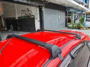 แร็คหลังคายี่ห้อไหนดี YAKIMA Normal Roof รุ่น Flush Bar NR01 ประกอบด้วย ชุดขาจับแร็ค YAKIMA + ชุดคานขวาง ครบชุด แร็คหลังคามือ2 กล่องสัมภาระบนหลังคามือสอง