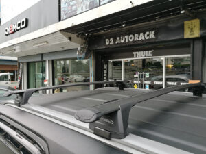 ที่วางของบนหลังคารถเก๋ง YAKIMA Flush Rail รุ่น Through Bar FH02 ประกอบด้วย ชุดขาจับแร็ค YAKIMA + ชุดคานขวาง ครบชุด ร้านขายแร็คหลังคา ขายึดแร็คหลังคารถ