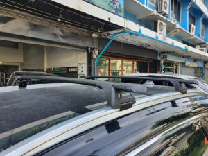 ขายแร็คหลังคามือสอง YAKIMA Flush Rail รุ่น Through Bar FH02 ประกอบด้วย ชุดขาจับแร็ค YAKIMA + ชุดคานขวาง ครบชุด แร็คหลังคารถเก๋ง ถาดแร็คหลังคา ยากิมา ขาจับแร็คหลังคามือสอง