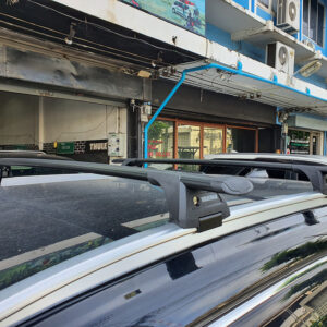 ขายแร็คหลังคามือสอง YAKIMA Flush Rail รุ่น Through Bar FH02 ประกอบด้วย ชุดขาจับแร็ค YAKIMA + ชุดคานขวาง ครบชุด แร็คหลังคารถเก๋ง ถาดแร็คหลังคา ยากิมา ขาจับแร็คหลังคามือสอง