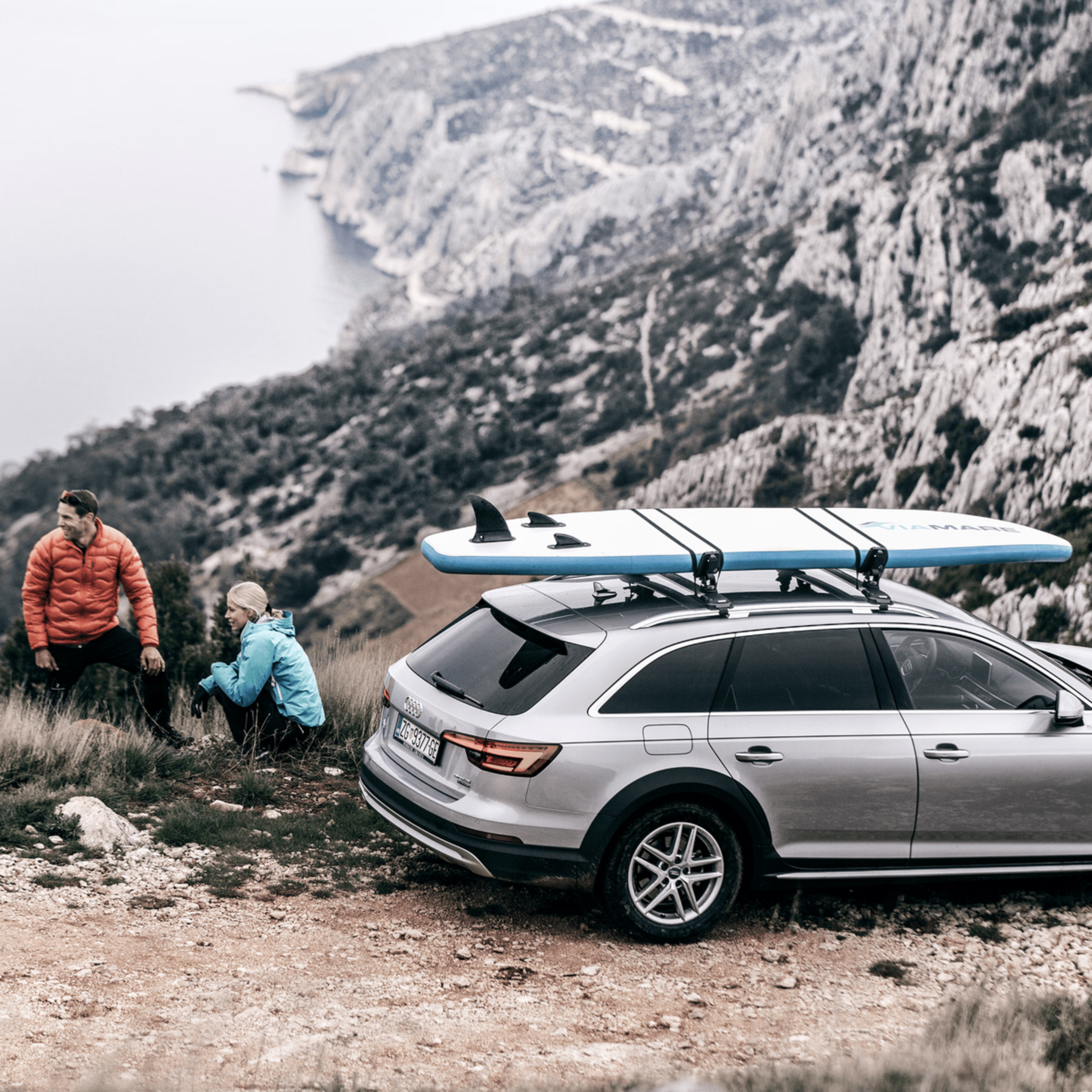 แร็คยึดจับเรือ THULE รุ่น Dockgrip 895 กระจายแรงกดบนตัวกระดานโต้คลื่นได้ดี ด้วยยางรองรับที่ออกแบบมาเพื่อปรับให้เข้ากับบอร์ด