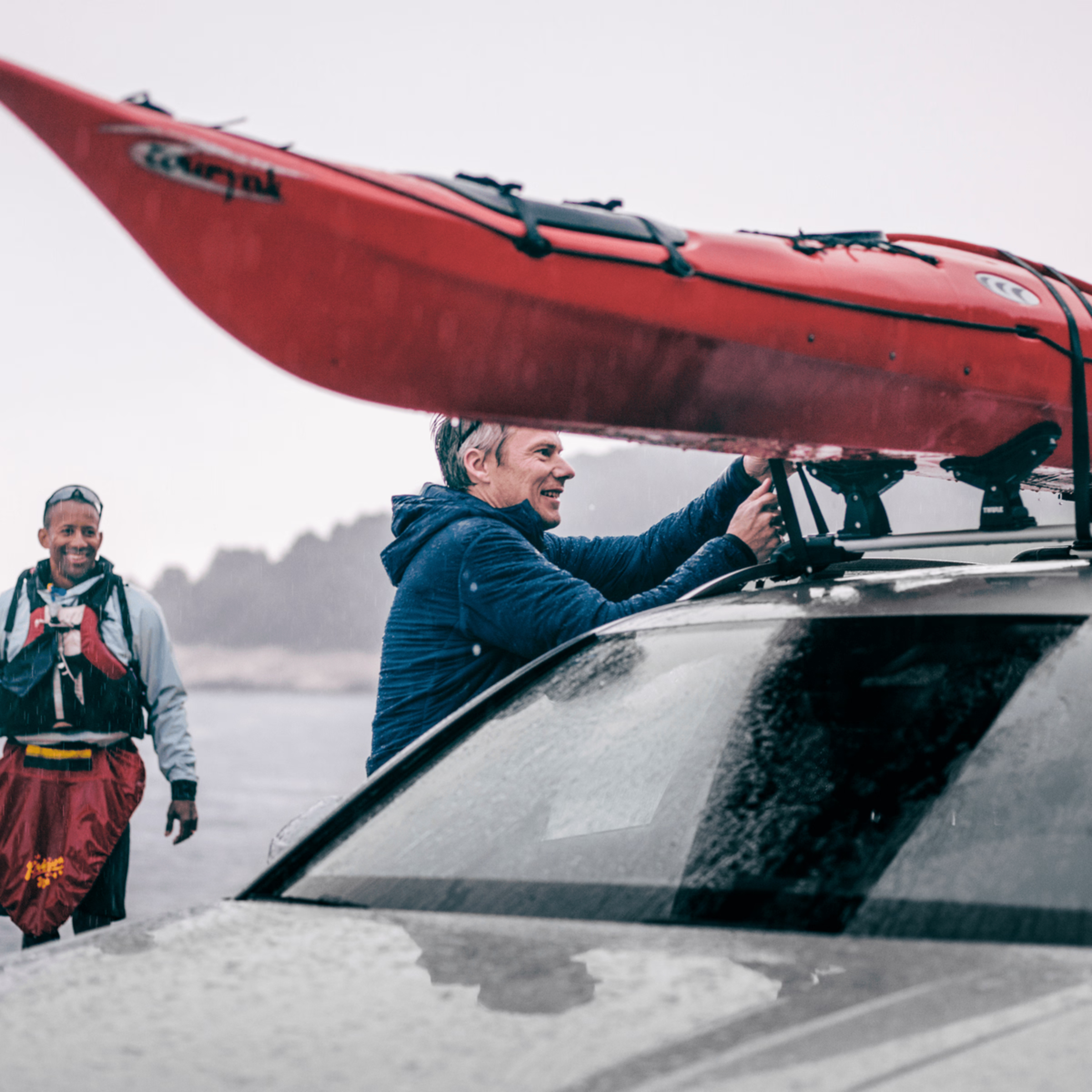 ชุด แร็คสำหรับบรรทุกเรือ THULE รุ่น Dockgrip 895 เป็นแร็คสำหรับยึดจับเรือคายัค ที่ถูกออกแบบมาให้ติดตั้งได้ง่ายโดยลำพัง ง่ายต่อการเลื่อนเรือคายัค