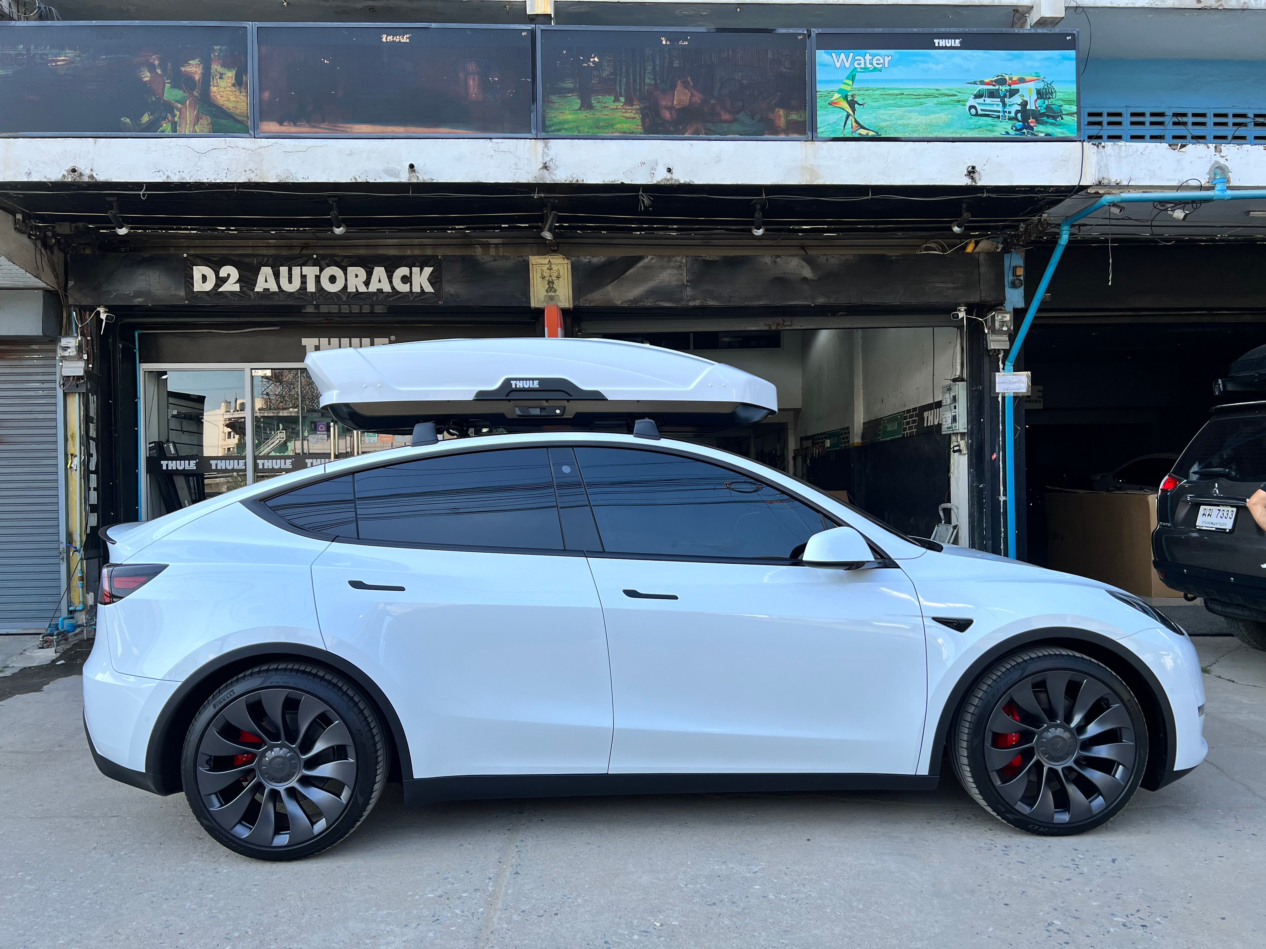 Tesla Model Y ติดตั้ง กล่องเก็บของติดรถยนต์ THULE Roofbox รุ่น Motion XT Size XL