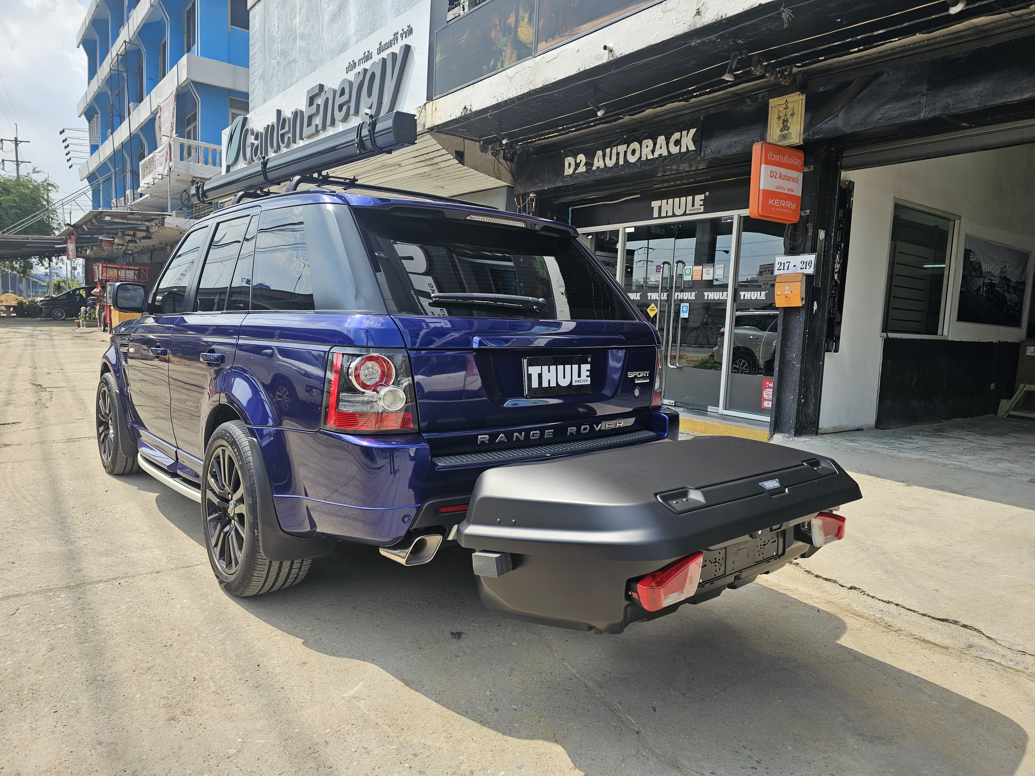 Range Rover Sport ติดตั้ง กล่องเก็บของท้ายรถ THULE รุ่น Arcos Towbarbox