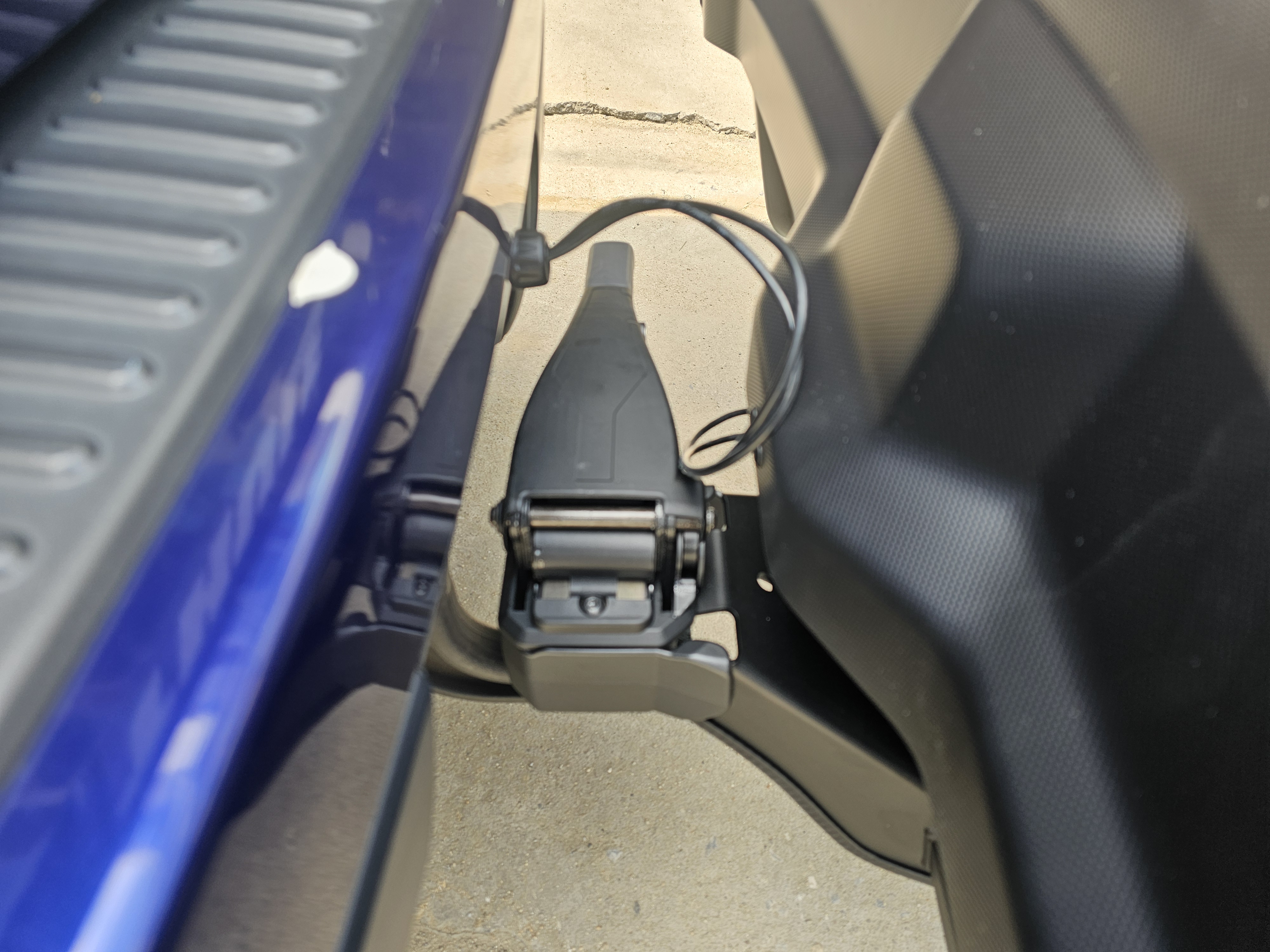 Range Rover Sport ติดตั้ง กล่องท้ายรถยนต์ THULE Cargo box รุ่น Arcos